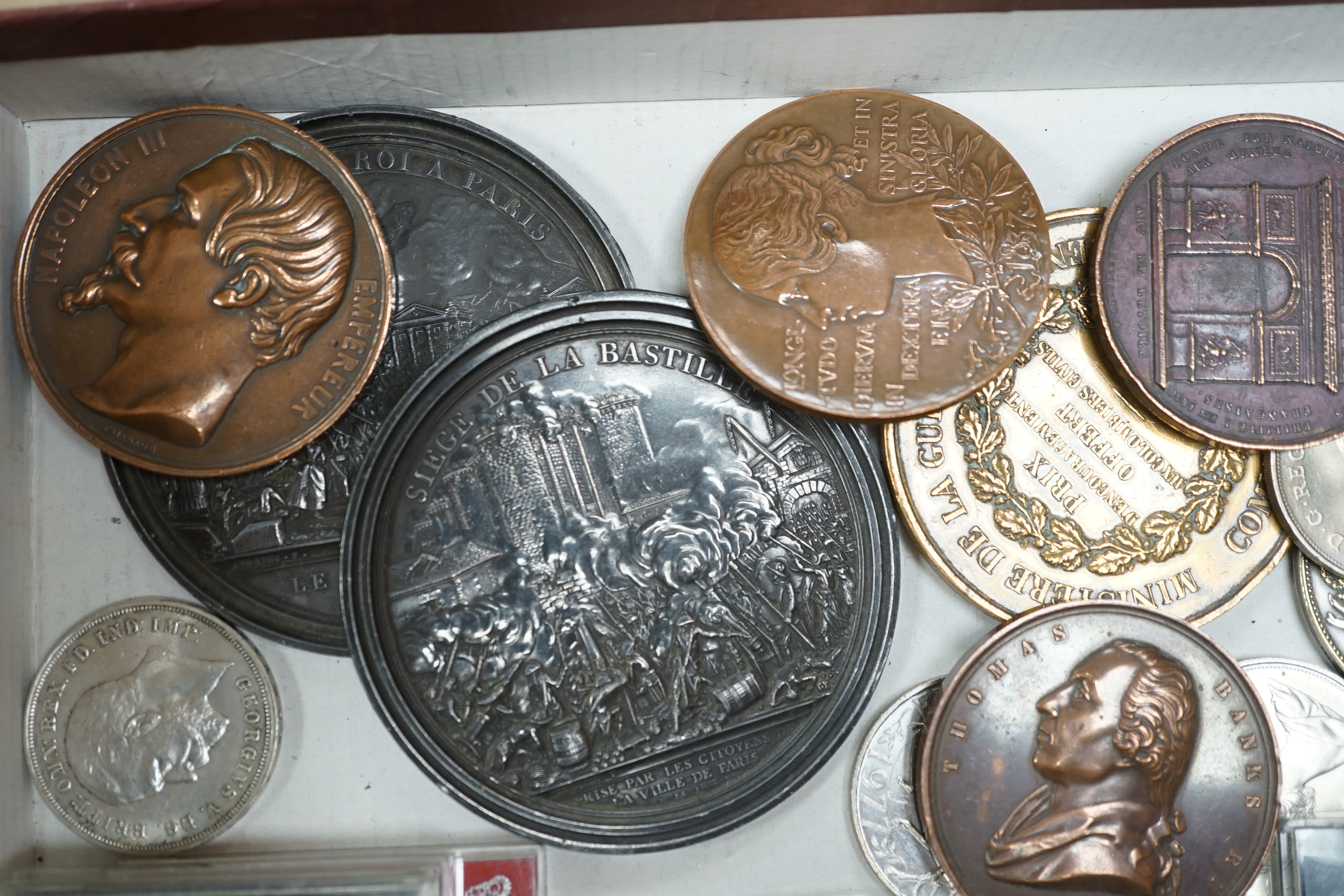 British and French commemorative medals and coins including F. Andrieu, restrikes ‘Arrivee du roi a Paris Le Octobre 1789’ and ‘Seige de la Bastille’